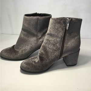 Indigo Rd. Velvet Paisley Print Block Heel Bootie Size 6